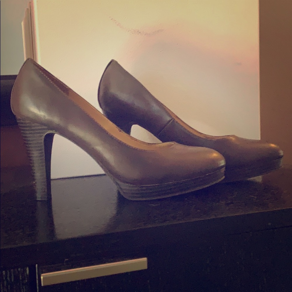 Unlisted brown heels